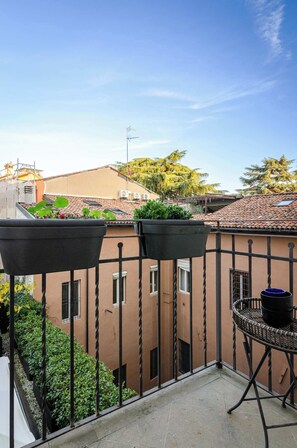Property grounds - Luxury one bedroom in best location (Bologna)