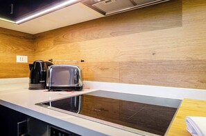 Fridge, oven, stovetop, dishwasher - Luxury one bedroom in best location (Bologna)