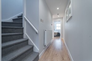 Interior - Lovely 1-bedroom apartment in welcoming Epsom for your stay (Epsom)