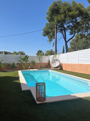 Outdoor pool - Cosy house with swimming pool in a quiet location - ideal for family vacations (La Seyne-sur-Mer)
