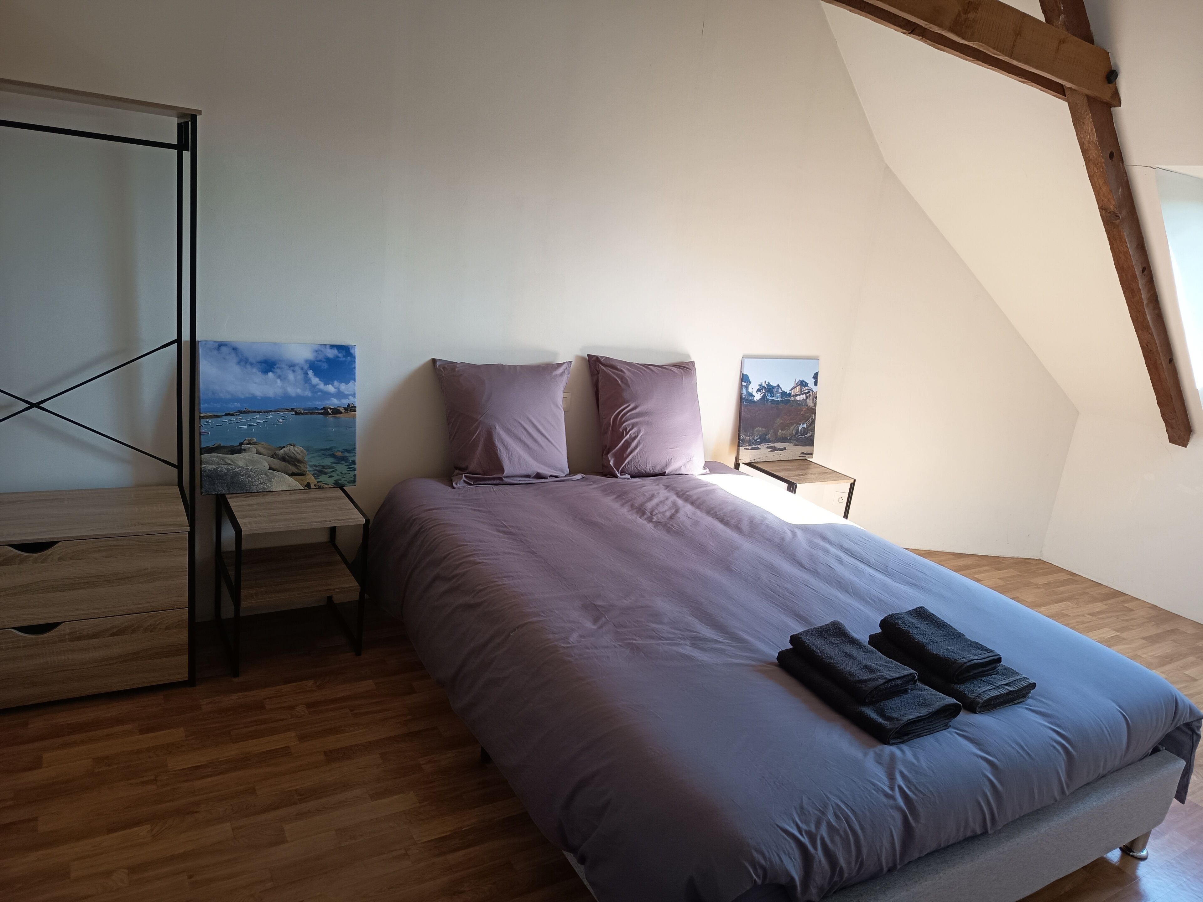 3 bedrooms, travel crib, internet, bed sheets
