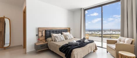 3 bedrooms, in-room safe, iron/ironing board, free WiFi