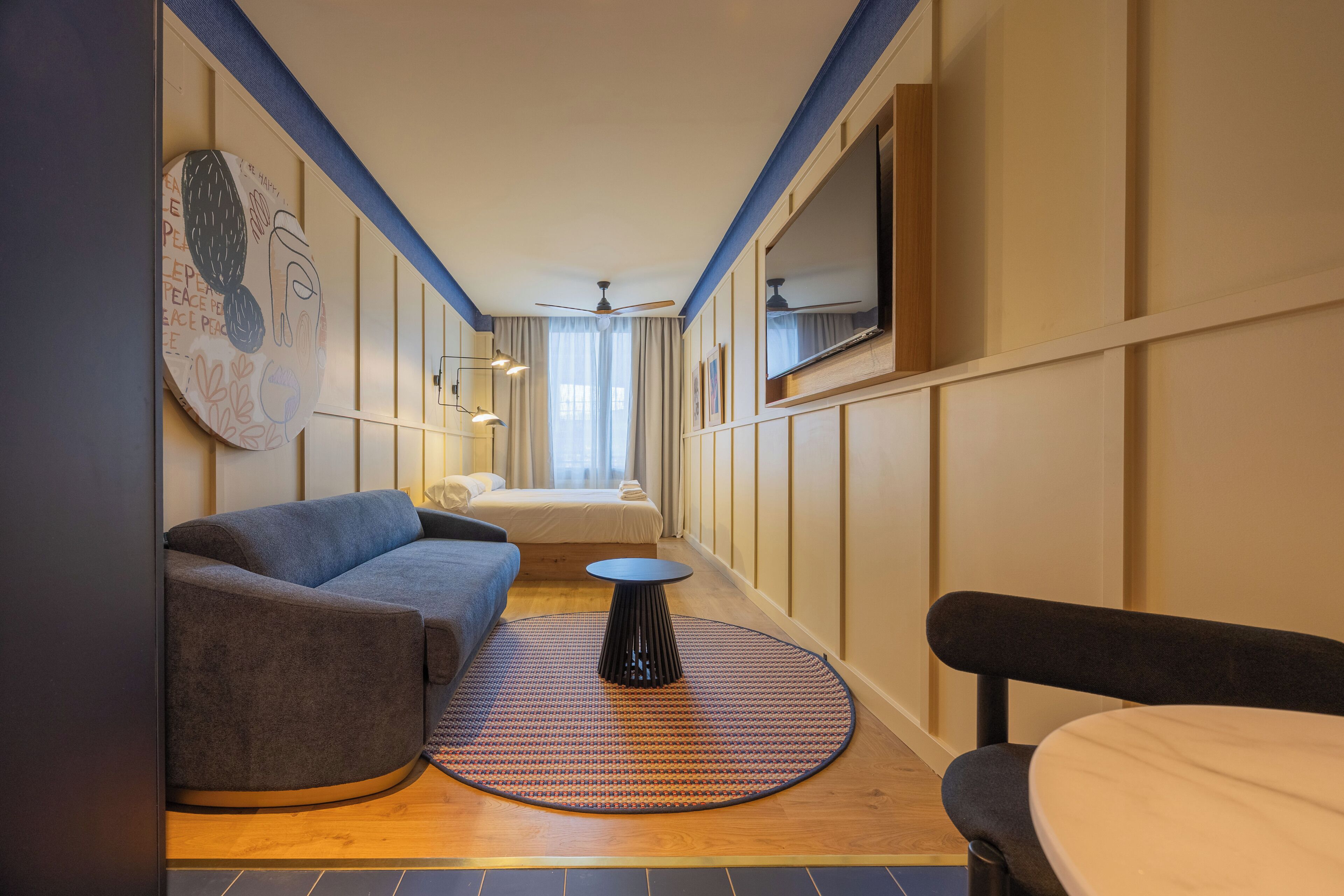 Deluxe Studio | Living area