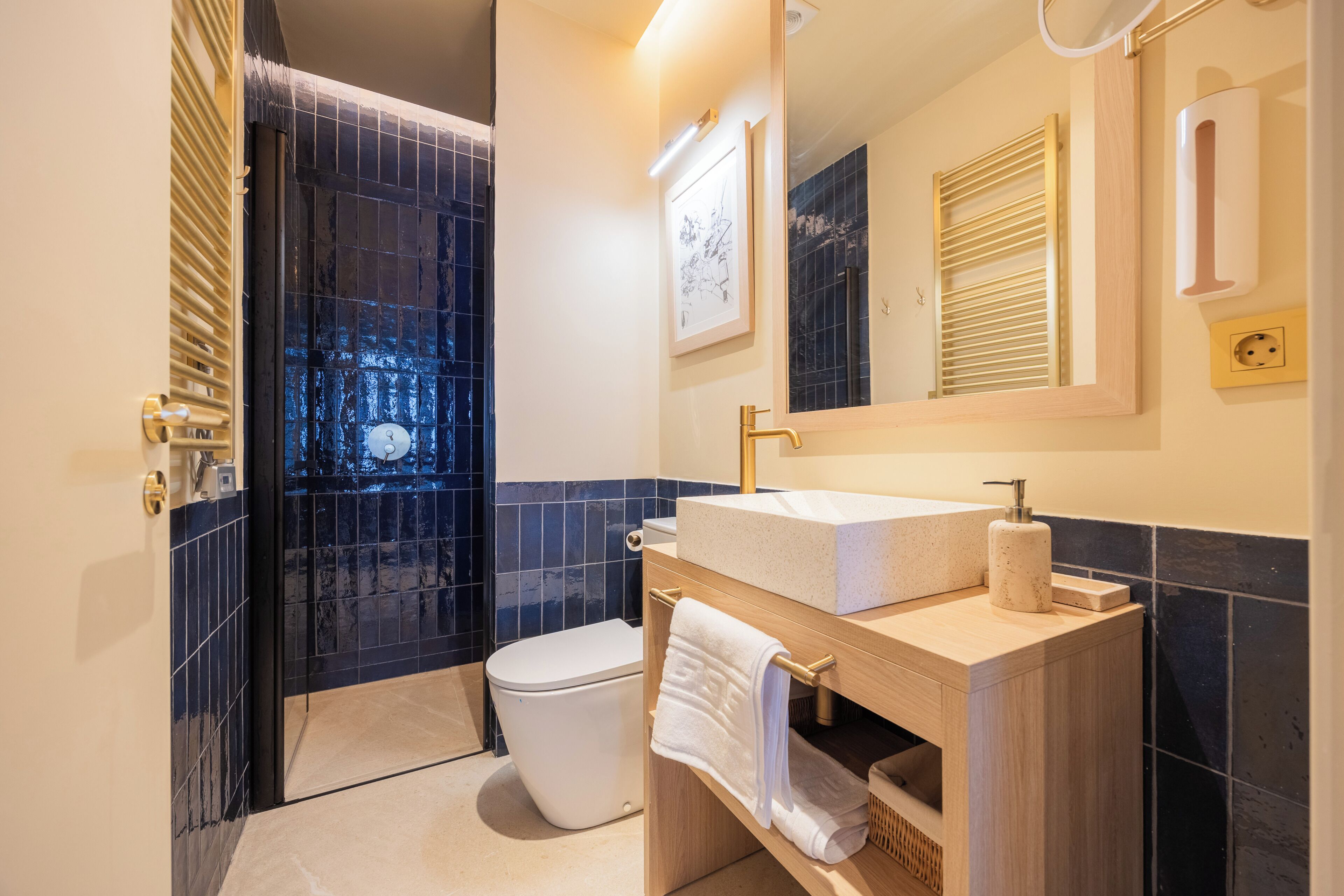 Deluxe Studio | Bathroom