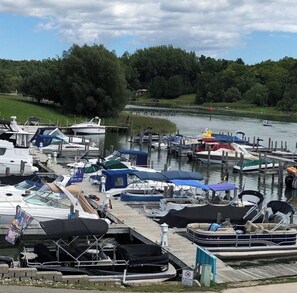 Marina - 4BR house in Cheboygan with a game room and a private boat slip nearby (Cheboygan)