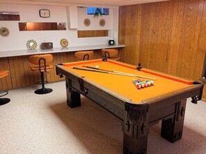 Games room - 4BR house in Cheboygan with a game room and a private boat slip nearby (Cheboygan)