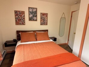 4 bedrooms, iron/ironing board, WiFi, bed sheets - 4BR house in Cheboygan with a game room and a private boat slip nearby (Cheboygan)