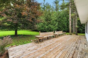Terrace/patio - 4BR house in Cheboygan with a game room and a private boat slip nearby (Cheboygan)