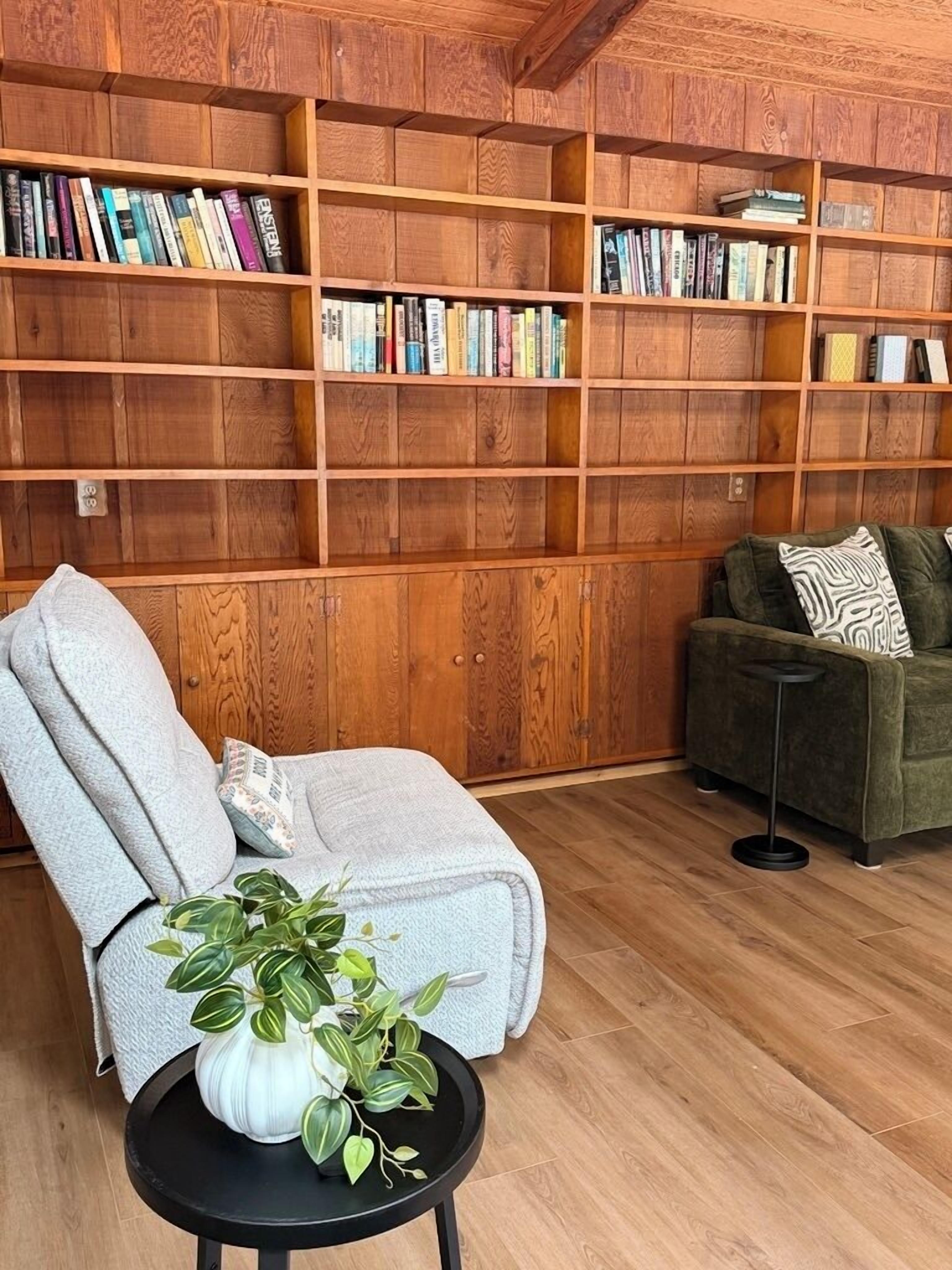 4br House In Cheboygan With A Game Room And A Private Boat Slip Nearby - Cheboygan, MI