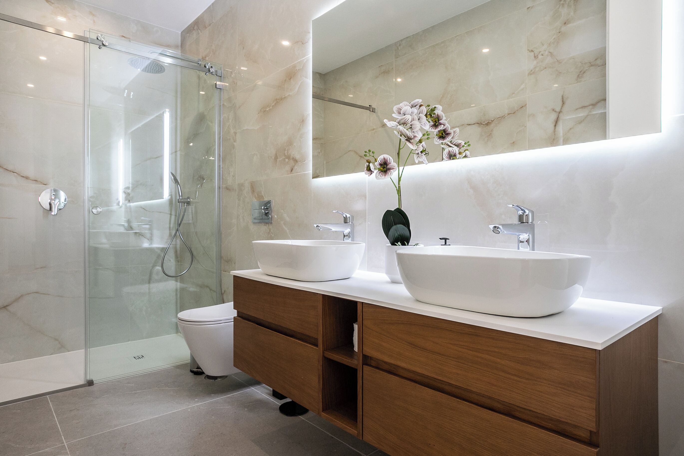 Shower, hair dryer, towels, toilet paper
