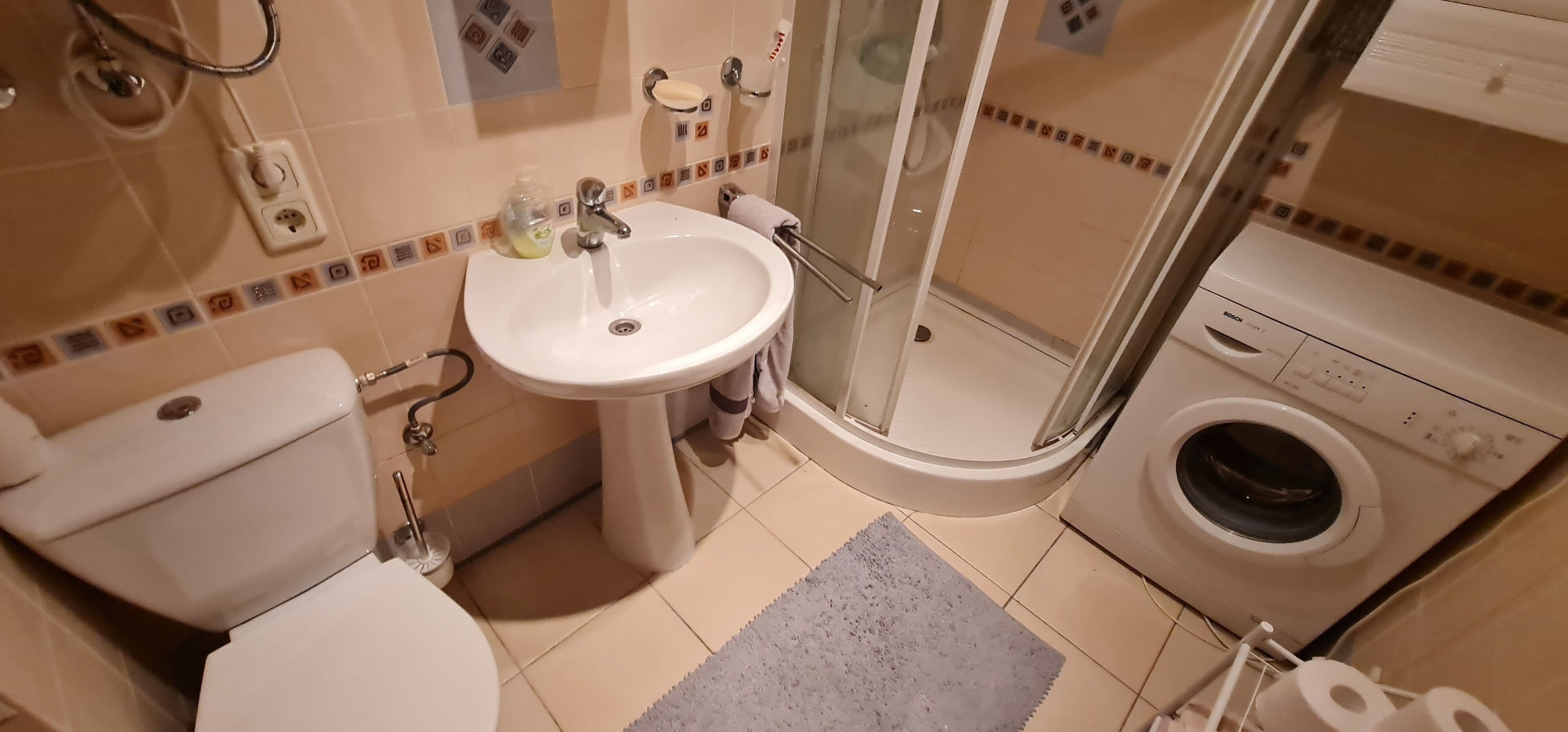 Hårtørrer, håndklæder, Sæbe, Toiletpapir