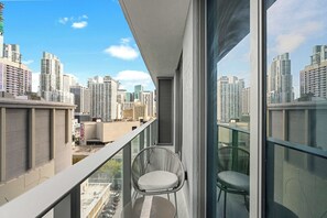 Property grounds - Modern 1BR | Gym / Pool | 10 Min to FIFA Fan Fest (Miami)