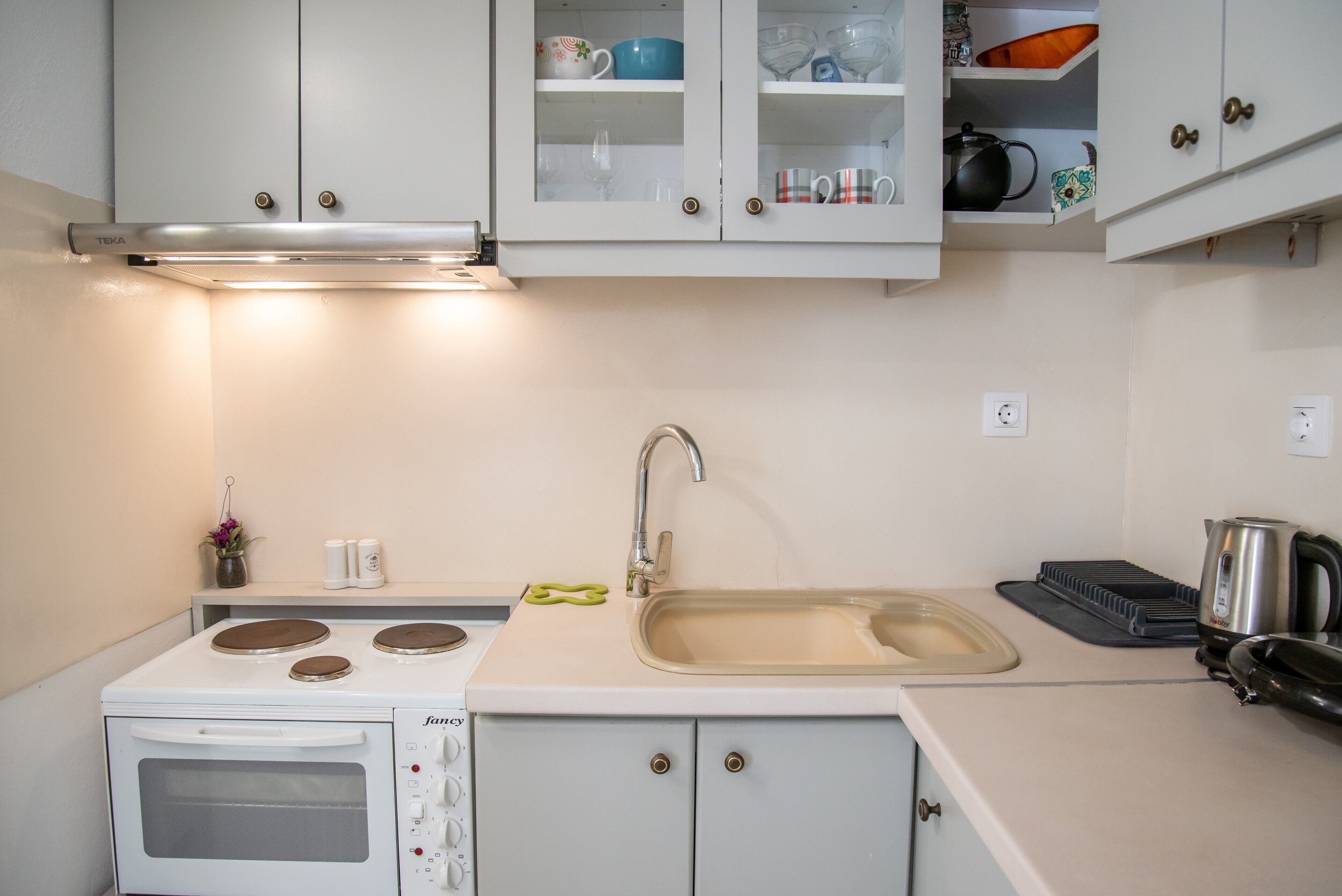 Oven, coffee/tea maker
