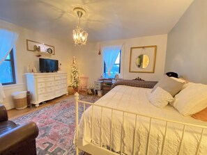 4 habitaciones, tabla de planchar con plancha, wifi y ropa de cama 