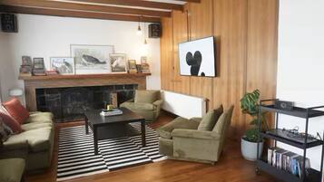 Smart TV, fireplace, DVD player, books
