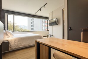 Superior Studio | Desk, free WiFi, bed sheets - Break Estudios Manizales (Manizales)