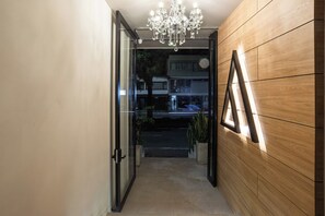 Pintu masuk properti