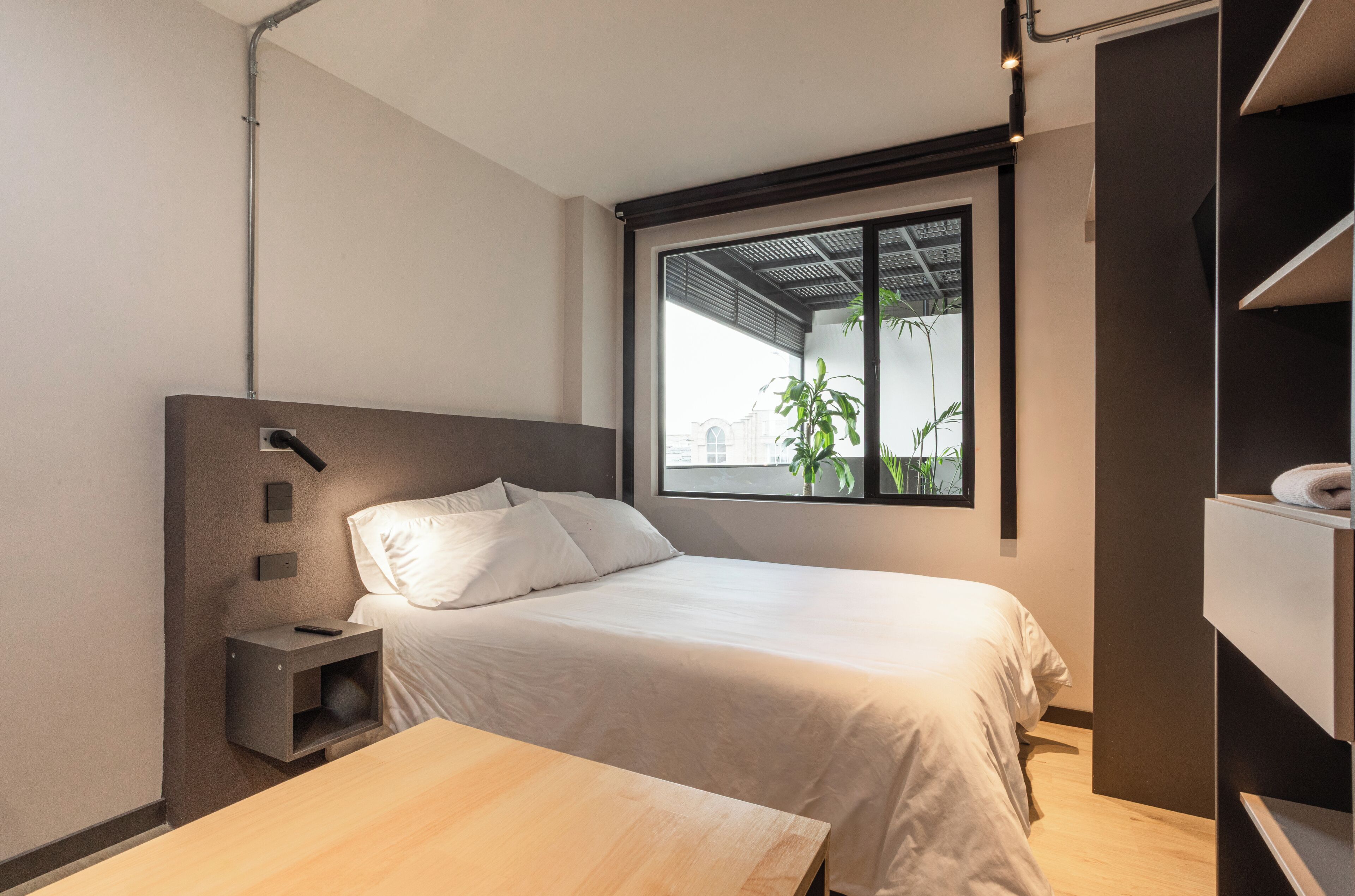 Standard Studio | Desk, free WiFi, bed sheets