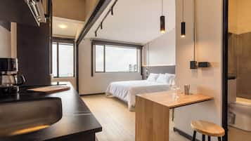 Superior Studio | Desk, free WiFi, bed sheets