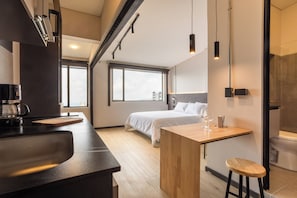 Superior Studio | Desk, free WiFi, bed sheets