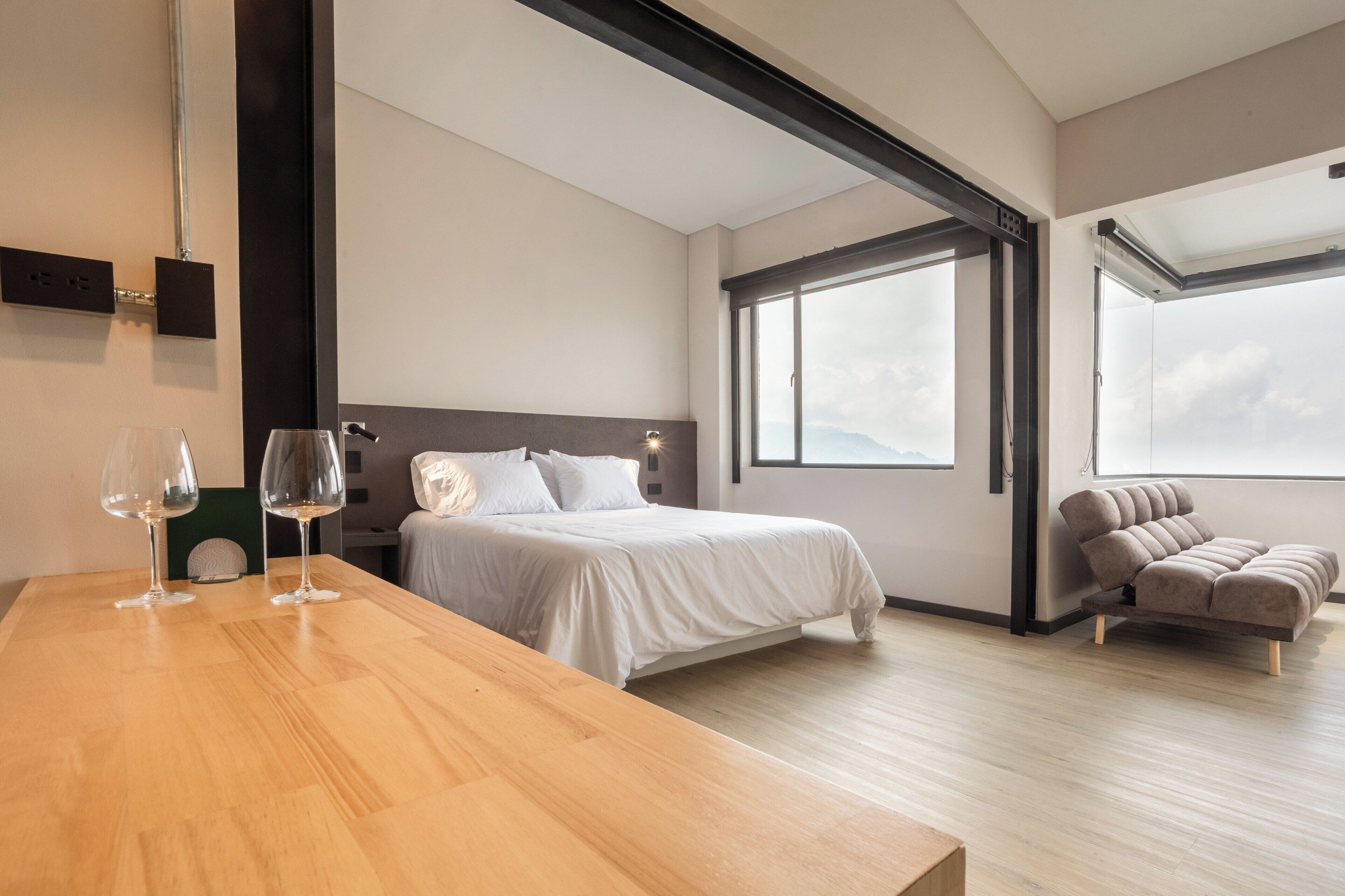 Deluxe Studio | Desk, free WiFi, bed sheets