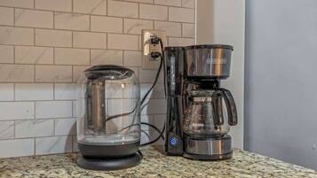 Kaffee und/oder Kaffeemaschine