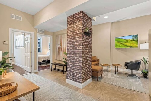 Near Convention Center | King Beds | Free Parking