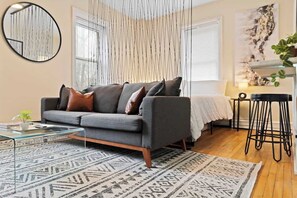 TV, offices - King Bed | Central | Secure | 98 Walk Score (Philadelphia)