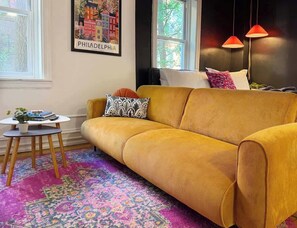 TV, offices - Pride Weekend | King Bed | Full Kitchen | Stylish (Philadelphia)