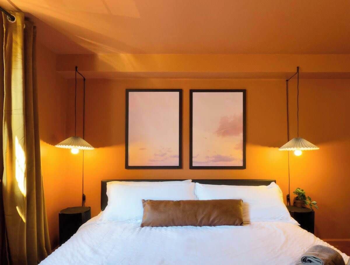 Iron/ironing board, travel crib, WiFi, bed sheets