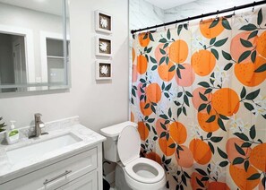 Bathroom - Luxurious | King Beds | Dining Table | Work Desk (Conshohocken)