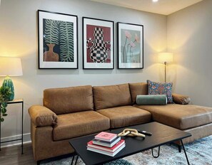 Living area - Luxurious | King Beds | Dining Table | Work Desk (Conshohocken)