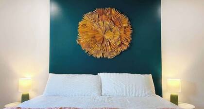 Luxurious | King Beds | Dining Table | Work Desk