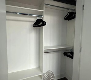 Interior - Sleeps 8 | 4 Beds | No Steps | Walk to Met | Quiet (Philadelphia)