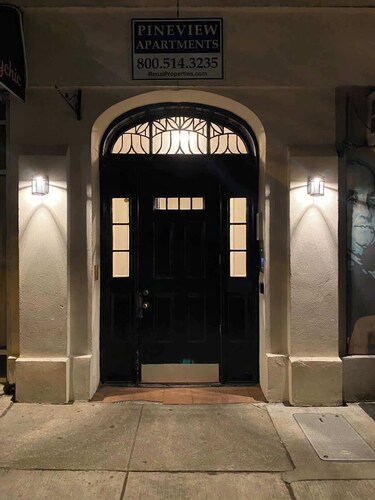 King Bed | Sleeps 3 | 2 Beds | Walkable | Cozy