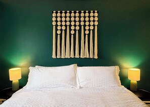 Room - Walk Score 85 | Kings Beds | Free Parking | Modern (Conshohocken)