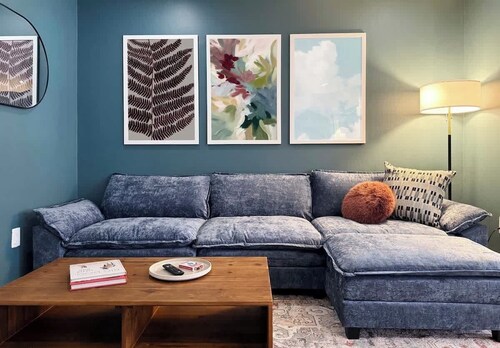 King Beds | Free Parking | Eclectic | Walkable