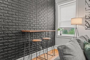 Interior - Huge Desk - Central - Soak Tub - Walkscore 98 (Philadelphia)