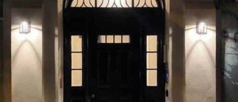 تفاصيل الفندق من الخارج