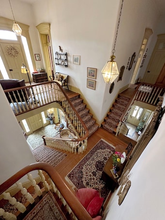 内装. ライジング ホール B&B