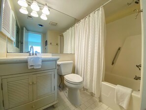 Shower, towels - 3 bedroom oceanfront condo. Ocean Drive. Pool. (North Myrtle Beach)