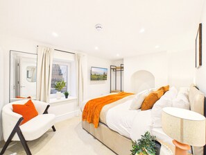 Desk, WiFi - *NEW* Artisan Flat | Modern | Spacious (Gloucestershire)