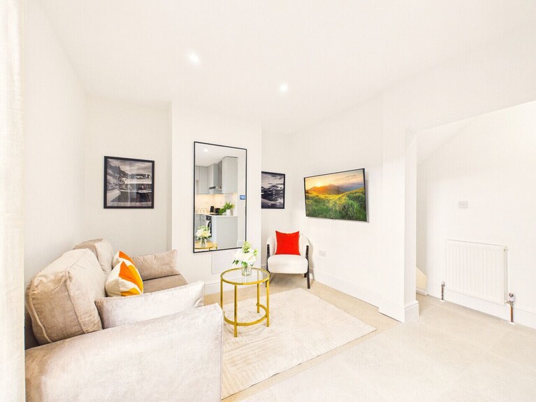 *New* Artisan Flat | Modern | Spacious - Cheltenham