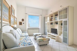 Smart TV - SottoVento - Two Bedroom Apartment, Sleeps 4 (Imperia)