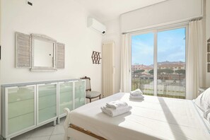 Iron/ironing board, free WiFi, bed sheets - SottoVento - Two Bedroom Apartment, Sleeps 4 (Imperia)