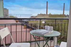 Outdoor dining - SottoVento - Two Bedroom Apartment, Sleeps 4 (Imperia)