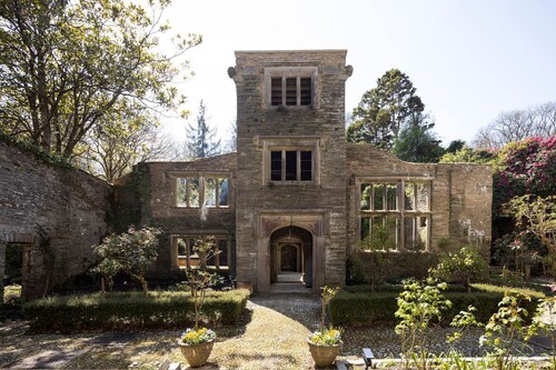 Camellia Manor - Twelve Bedroom Villa, Sleeps 24