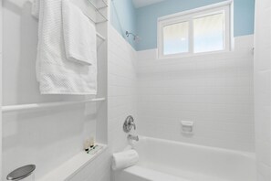 Hair dryer, towels - Waterfront Home with Pool in Indian Rocks Beach (Indian Rocks Beach)