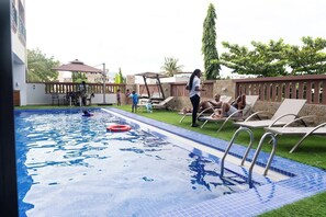 Outdoor pool - Hotel Sisters and Spa (Mombasa)