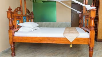 Deluxe Single Room | Free WiFi, bed sheets